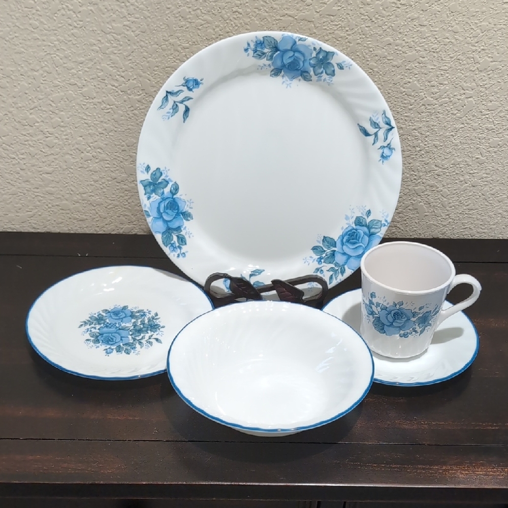 Vintage Corelle Blue Velvet Five (5) Piece Dinnerware Place Setting